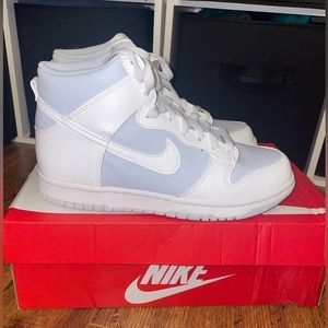Nike Dunk High
Summit White Pure Platinum